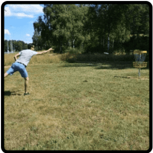 Frisbeegolf. en utomhusaktivitet med många fördelar